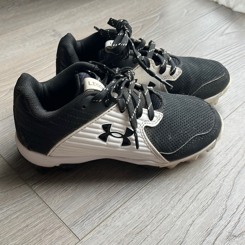 Kids Under Armour Cleats size 13